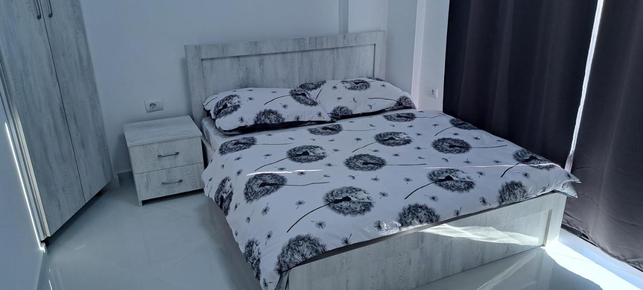 Apartment Alex Sarande Bagian luar foto